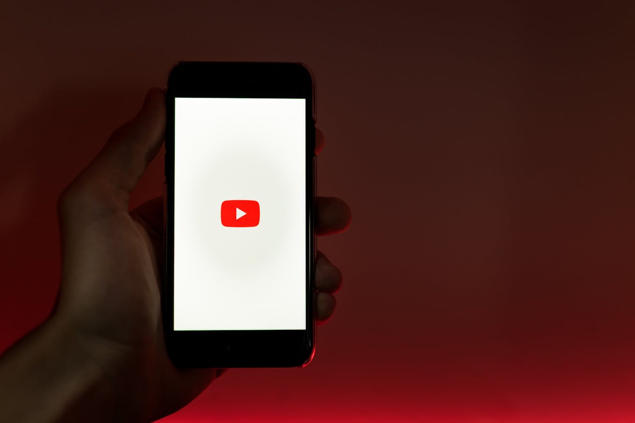 A YouTube új stratégiája: reklámok a legérzelmesebb pillanatokban